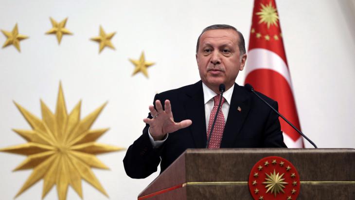 Turkish President Recep Tayyip Erdogan (photo: picture-alliance/AP/M. Cetinmuhurdar)