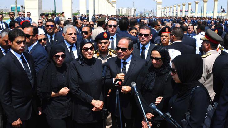 Abdel Fattah al-Sisi speaks at the funeral of the Attorney-General Hisham Barakat in Cairo (photo: picture-alliance/dpa/ Egyptian Presidency)