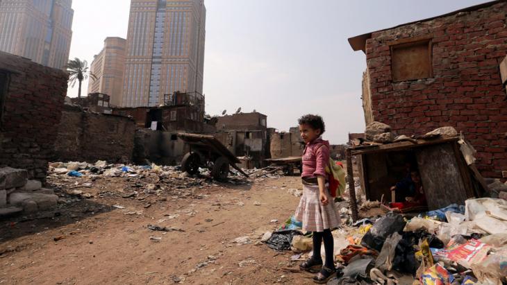 Slum in Cairo′s Ramlet Bulaq neighbourhood (photo: picture-alliance/dpa/K. Elfiqi)