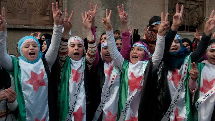 Demonstration against the Assad regime in a suburb of Homs, 27.12.2011 (photo: AP)