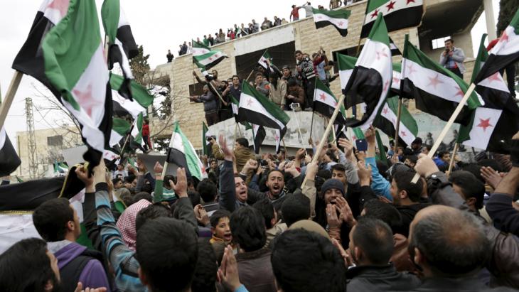 Supporters of the Free Syrian Army protesting against the Assad regime (photo: Reuters/K. Ashawi)