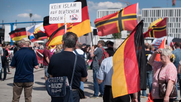 Right-wing demonstration on 07.05.2016 in Berlin (photo: picture-alliance/dpa/B. von Jutrczenka)