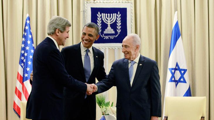 US President Barack Obama and US Foreign Minister John Kerry visiting Shimon Peres in Jerusalem in March 2013 (photo: Reuters)