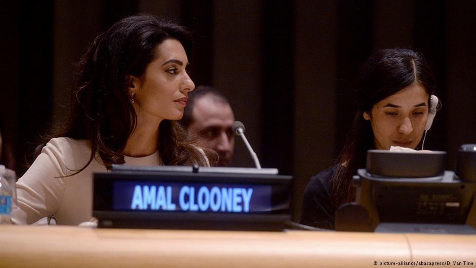 Rechtsanwältin Amal Alamuddin Clooney und Nadia Murad wollen den IS vor den internationalen Strafgerichtshof bringen; Foto: picture-alliance/abacapress
