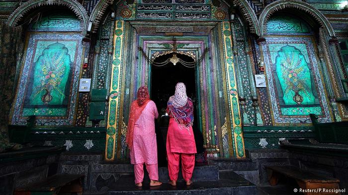 Muslim Indian women in Kashmir