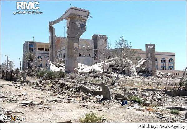 مكان ضريح عمار بن ياسر أصبح هكذا قبل التفجير. Foto: Privat