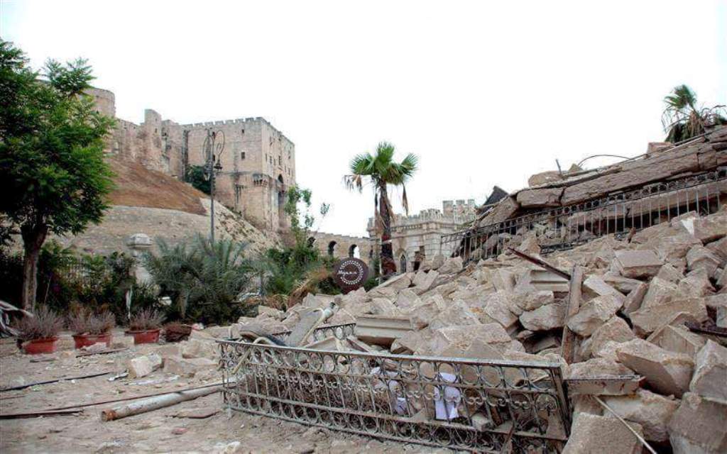 الأنقاض المحيطة بقلعة حلب. Foto Privat