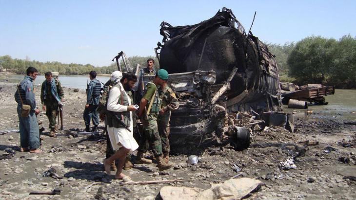 The burnt out remains of a tanker bombed by the German armed forces in Kunduz in 2009 (photo: AP/Getty Images)