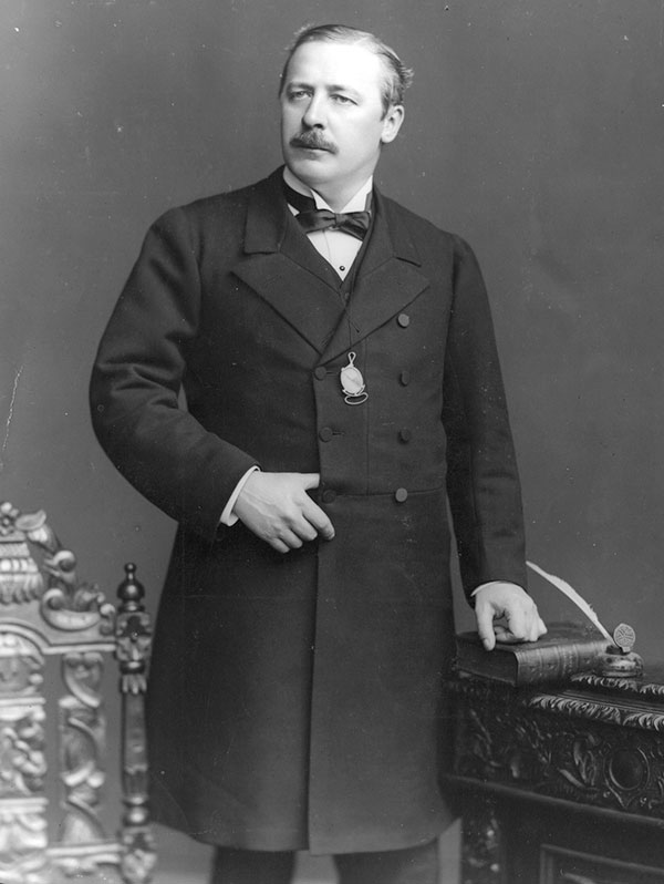 اللورد كرومر (1841- 1917) كان رجل دولة وإداري للمستعمرات البريطانية. wikipedia