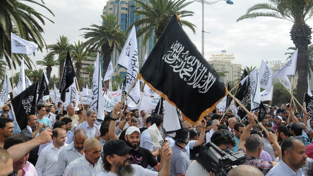 Salafisten der  "Ansar Sharia" demonstrieren 2013 in Tunis; Foto: Taieb Kadri