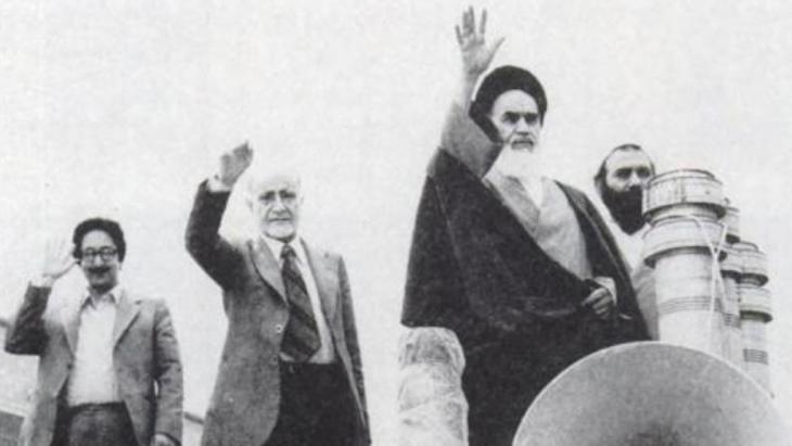 Abolhassan Banisadr (left) with Mehdi Bazargan and Ayatollah Khomeini (photo: akairan.com)