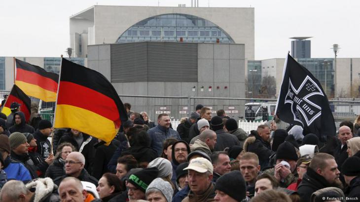 Right-wing nationalists demonstrating close to the Chancellery in Berlin (photo: Reuters)
