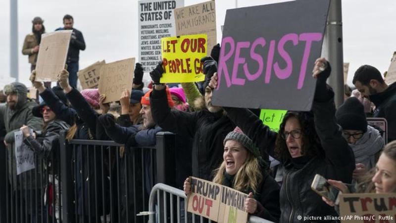US-Bürger demonstrieren gegen Trumps Einreiseverbot für Muslime