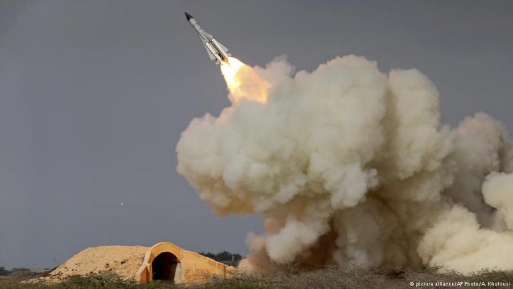 Iranian missile test (photo: picture-alliance/AP)