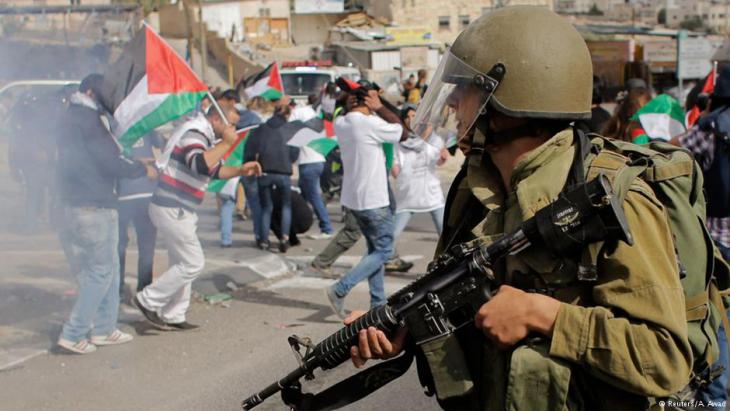 Palestinians protest the Israeli occupation (photo: Reuters)