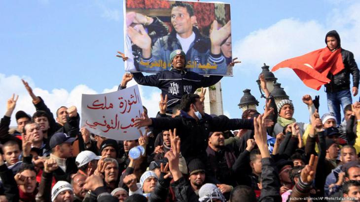 Tunisia′s Jasmine Revolution in January 2011 (photo: AP/picture-alliance)