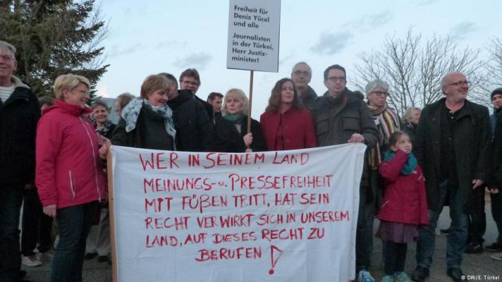 Demonstrators in the town of Gaggenau, Germany (photo: DW)