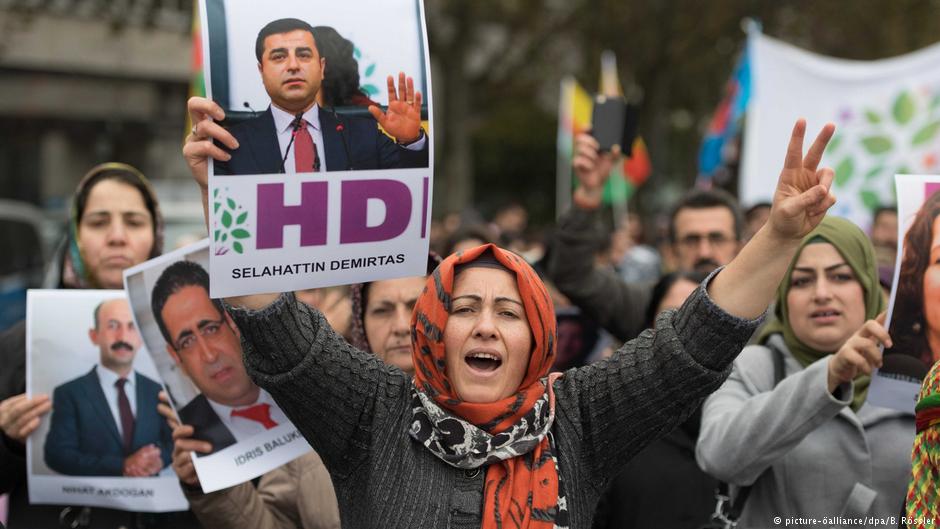 Demonstration of solidarity for HDP politician Demirtas in Frankfurt am Main (photo: dpa/picture-alliance)