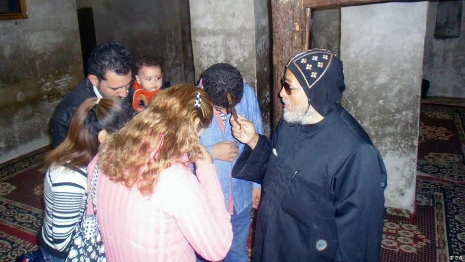 أقباط مصريون في أحد الأديرة المسيحية