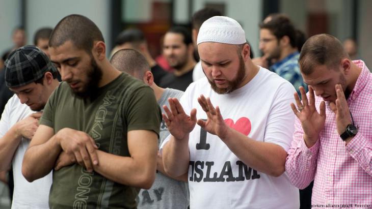 Salafists in Frankfurt am Main, Germany (photo: dpa/picture-alliance)