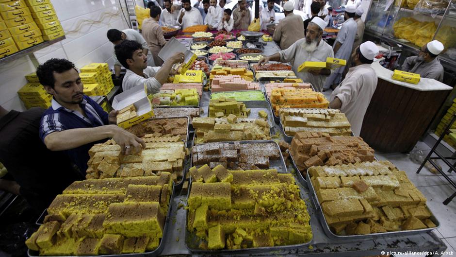 Händler in Pakistan vor dem Eid al-Fitr, 5.06.2016; Foto: picture-alliance/dpa/A. Arbab