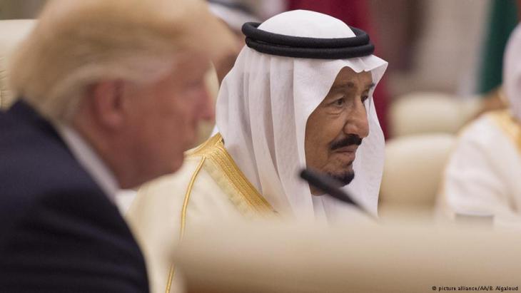 U.S. President Donald Trump visiting King Salman bin Abdulaziz Al Saud in Saudi Arabia at the end of May (photo: picture-alliance)