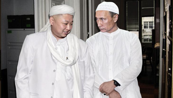 Vladimir Putin and Kim Jong Un wearing hajj robes (source: Agan Harahap/Instagram)