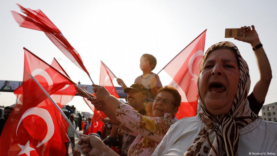 CHP-Anhänger während des "Marsches für Gerechtigkeit" im türkischen Berberoglu; Foto: Reuters