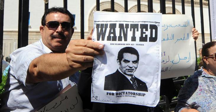 Tunisians wave placards bearing the slogan ″Wanted: Ben Ali – Tunisia″ (photo: AFP)