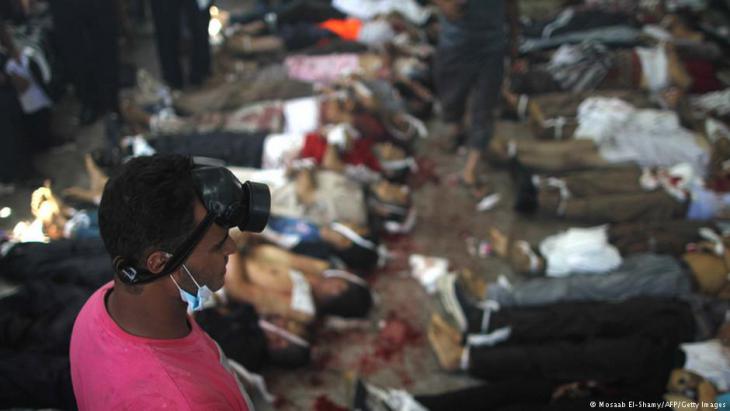Victims laid out following the storming of the protest camp on Cairo′s Rabaa al Adawiyya Square by the security forces (photo: AFP/Getty Images)