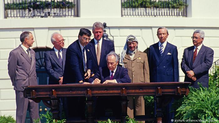 Signing of Oslo I at the White House, Washington (picture-alliance/dpa/A. Sachs)