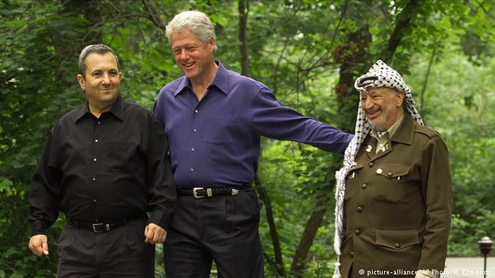 Barack, Clinto and Arafat at Camp David, USA (photo: picture-alliance/AP Photo/R. Edmonds