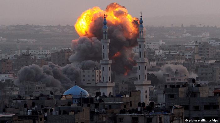 Israeli attack on Gaza in 2012 (photo: picture-alliance/dpa)