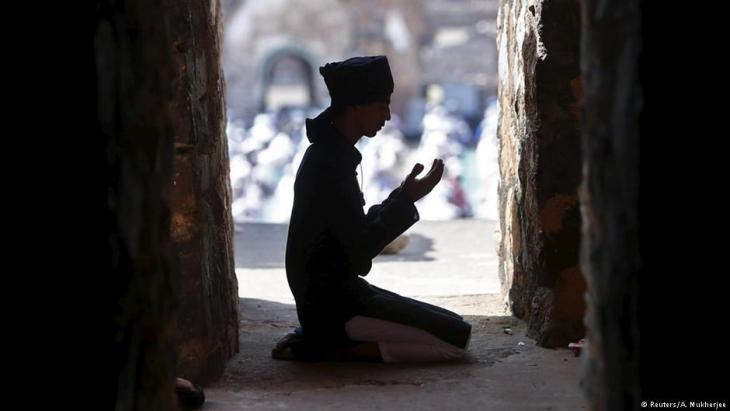 Muslim praying at the Feroz Shah Kotla Mosque in New Delhi (photo: Reuters)
