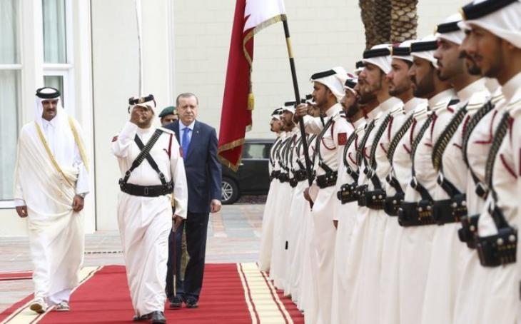 Recep Tayyip Erdogan with the Emir of Qatar, Sheikh Tamin bin Hamad Al-Thani, on 15.02.2017 in Doha (photo: Anadolu Agency)