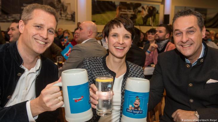 FPO leader Heinz-Christian Strache (right) with German AfD politician Frauke Petry at an Ash Wednesday political get-together in the Bavarian town of Osterhofen (photo: picture-alliance/dpa)