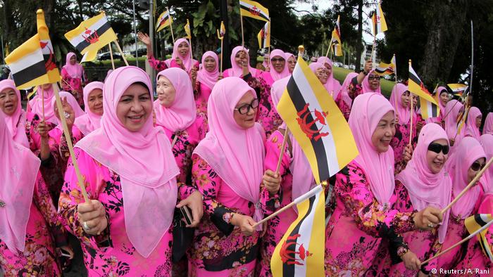 Tens of thousands of well-wishers in Brunei