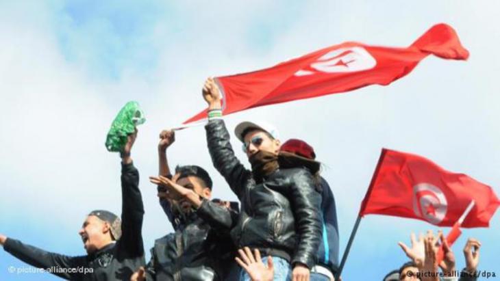 متظاهرون ضد نظام بن علي السابق في تونس