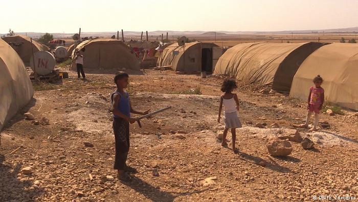 Kids play in a refugee camp outside Kobani (photo: DW/Zurutuza)
