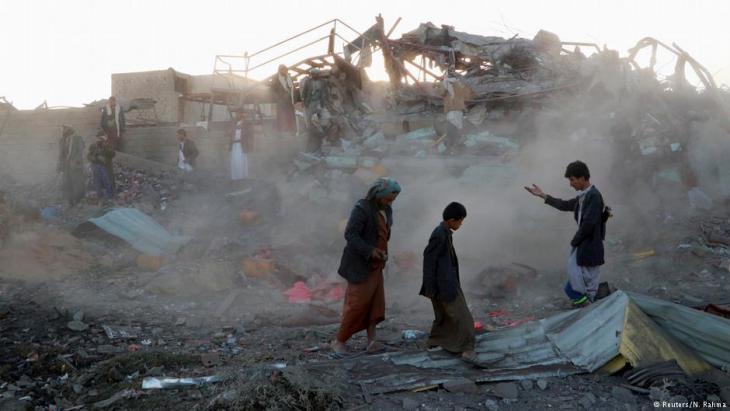 Destruction in Yemeni town of Saada following an airstrike by the Saudi military alliance (photo: Reuters/N. Rahma)