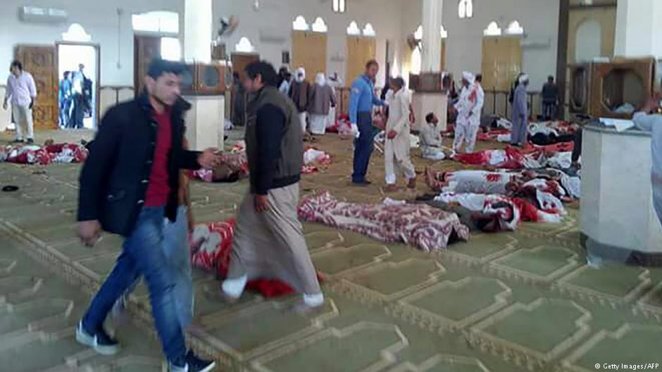 لزمت مصر (تشرين الثاني/ نوفمبر 2017) الحداد الوطني على ضحايا الهجوم الذي استهدف الجمعة مسجد الروضة في شمال سيناء موقعا 305 قتلى بينهم 27 طفلا.