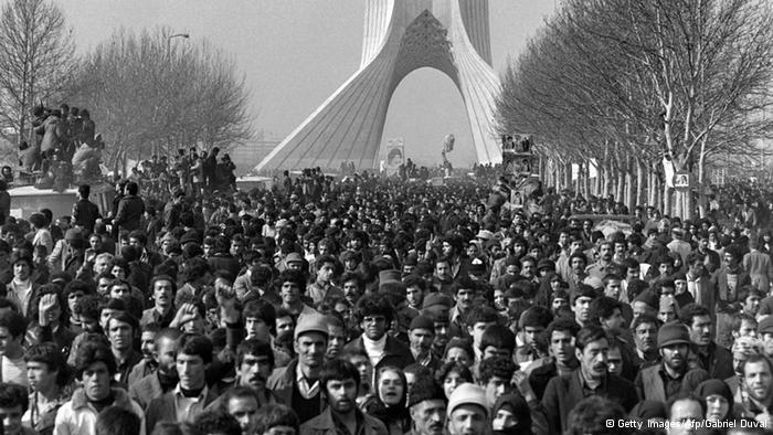 Throngs wait patiently to see Khomeini's motorcade arrive in Tehran, February 1979 (photo: Getty Image/AFP/Gabriel Duval)