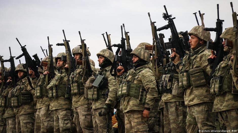 Türkische Armee-Einheiten in Hatay vor ihrem Einsatz an der türkisch-syrischen Grenze; Foto: picture-alliance/abaca/B. Milli