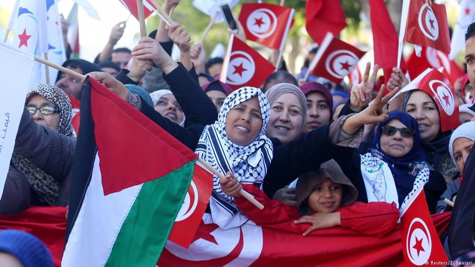 تونسيات يتظاهرن في الذكرى السابعة للثورة التونسية
