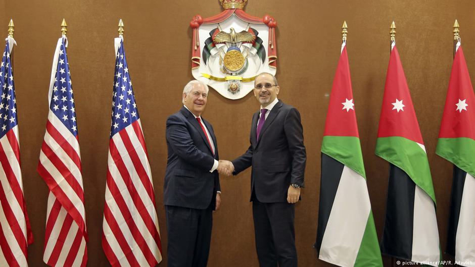وزير الخارجية الأمريكي ريكلس تلرسون مع نظيره الأردني أيمن صفدي.