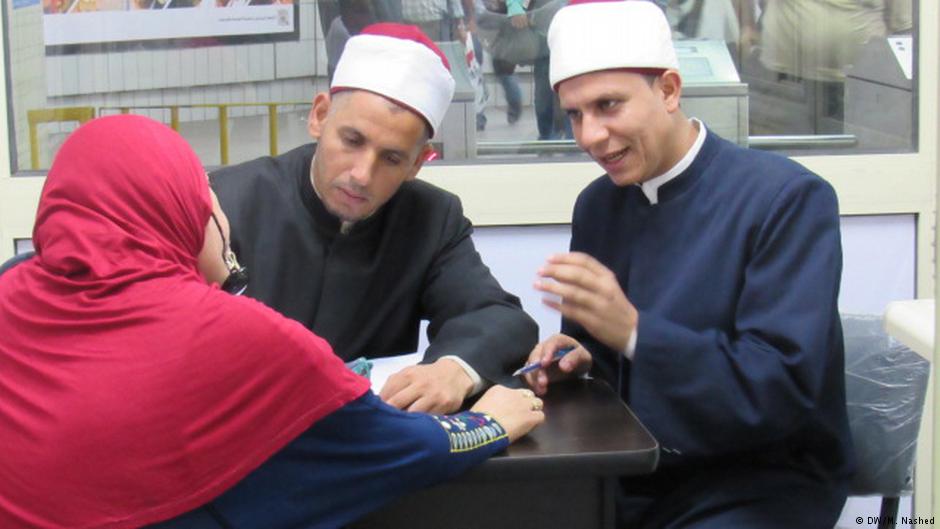 Religiöse Beratung und Islamismusprävention in einer Metro-Station in Kairo; Foto: DW