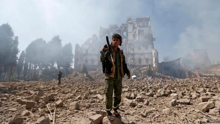 Houthi rebels following an airstrike by the Saudi-led military alliance on the presidential palace in Sanaa (photo: Getty Images/AFP)