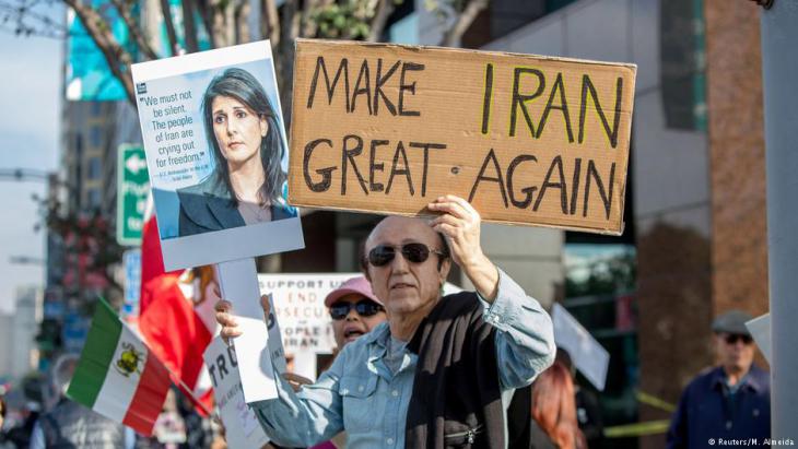 Iranian royalists and regime opponents demonstrate on 7 January 2018 in Los Angeles (photo: Reuters)