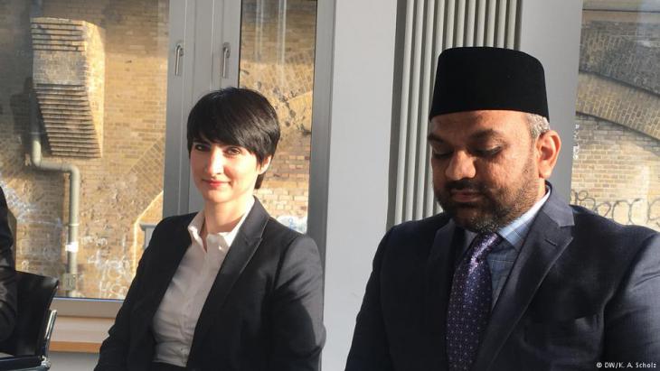 Yasemin Shooman, Berlin-based racism researcher, and Suleman Malik from the Ahmadiyya community (photo: DW)