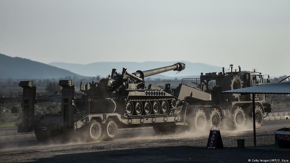 A Turkish made T-155 Firtina howitzer being dispatched to the border at Hassa near Hatay, southern Turkey on 28.01.2018 (photo: Getty Images/AFP /Ozan Kose)
